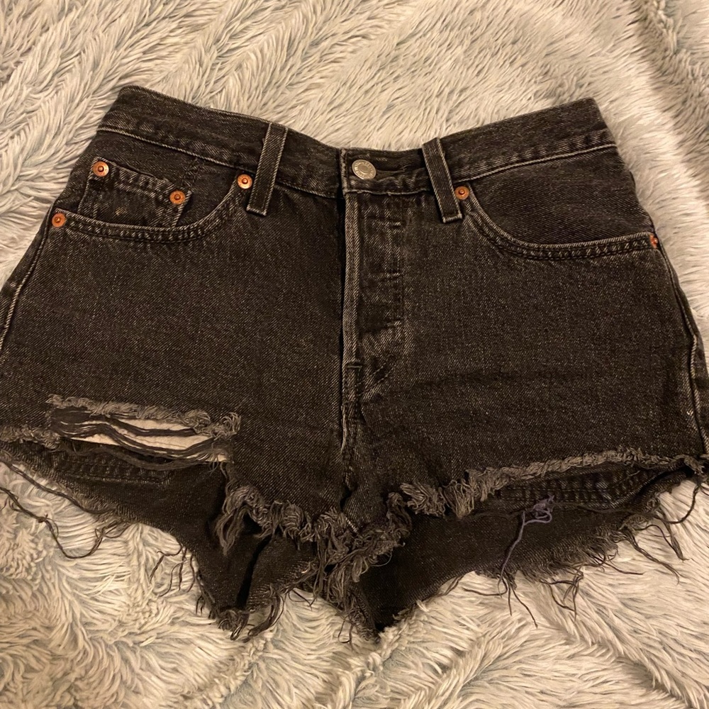 501 Levi black shorts